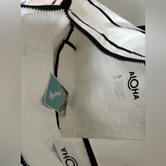 NWT ALOHA Collection Splash-Proof Foldable Beach Bag Tote Zipper Top White Black - Picture 8 of 8